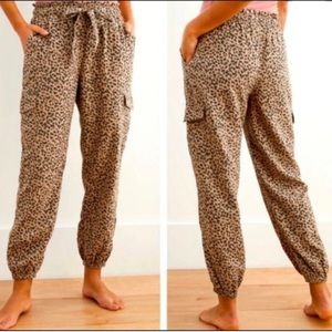 AERIE| Leopard Cargo Pants| Size L